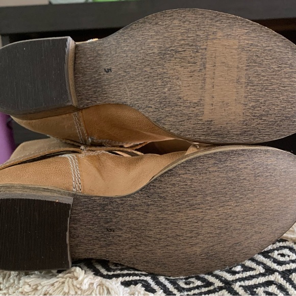 Steve Madden Boots - Picture 4 of 8